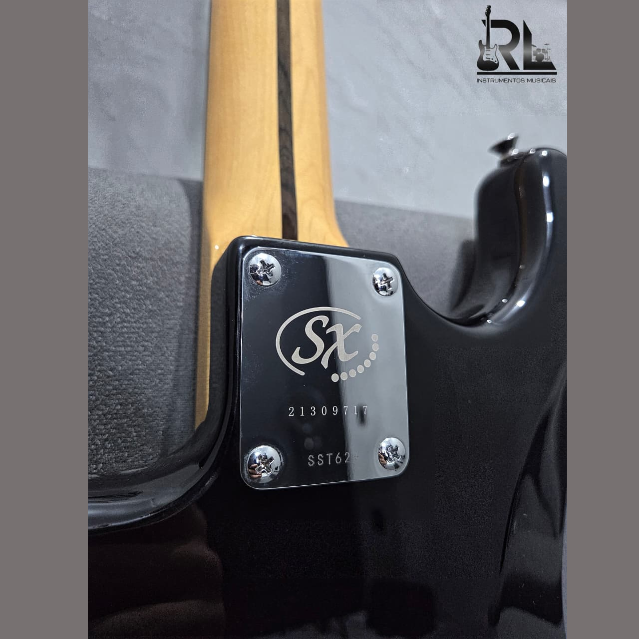 Guitarra Strato Vintage SST62 Com Bag. - Image 7