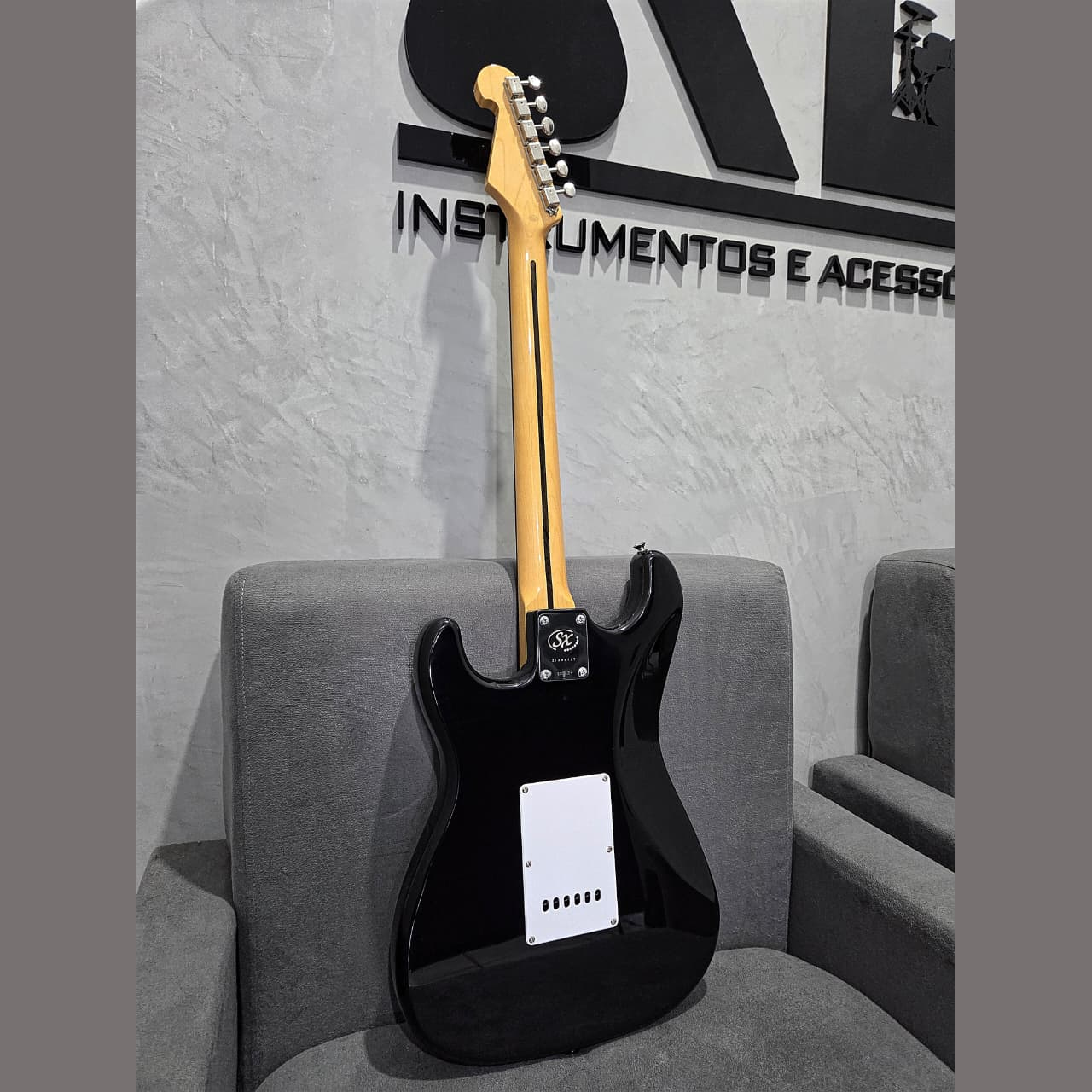 Guitarra Strato Vintage SST62 Com Bag. - Image 2